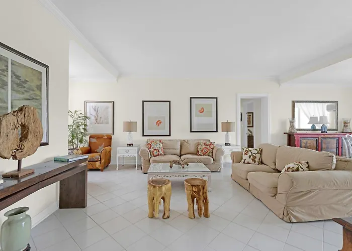 Wave Song - Stunning Apartment On Beach With Pool